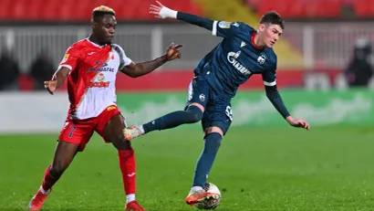 Jusuf Bamidele (Vojvodina) i Andrija Maksimović (Crvena zvezda)